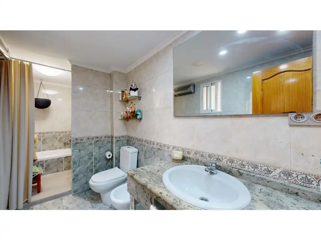 Bathroom of Houses for sale in Burjassot