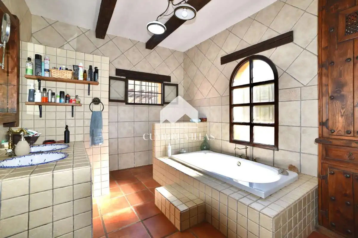 Badezimmer von Country house zum Verkauf in Torrenueva Costa mit Privatgarten, Terrasse und Abstellraum