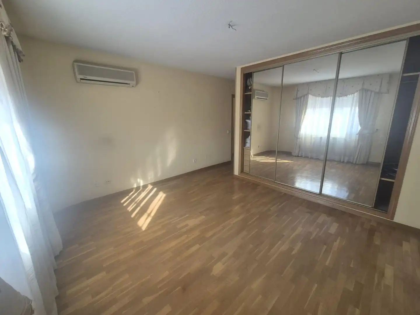 Dormitori de Casa adosada en venda en Navalcarnero amb Aire condicionat, Calefacció i Terrassa