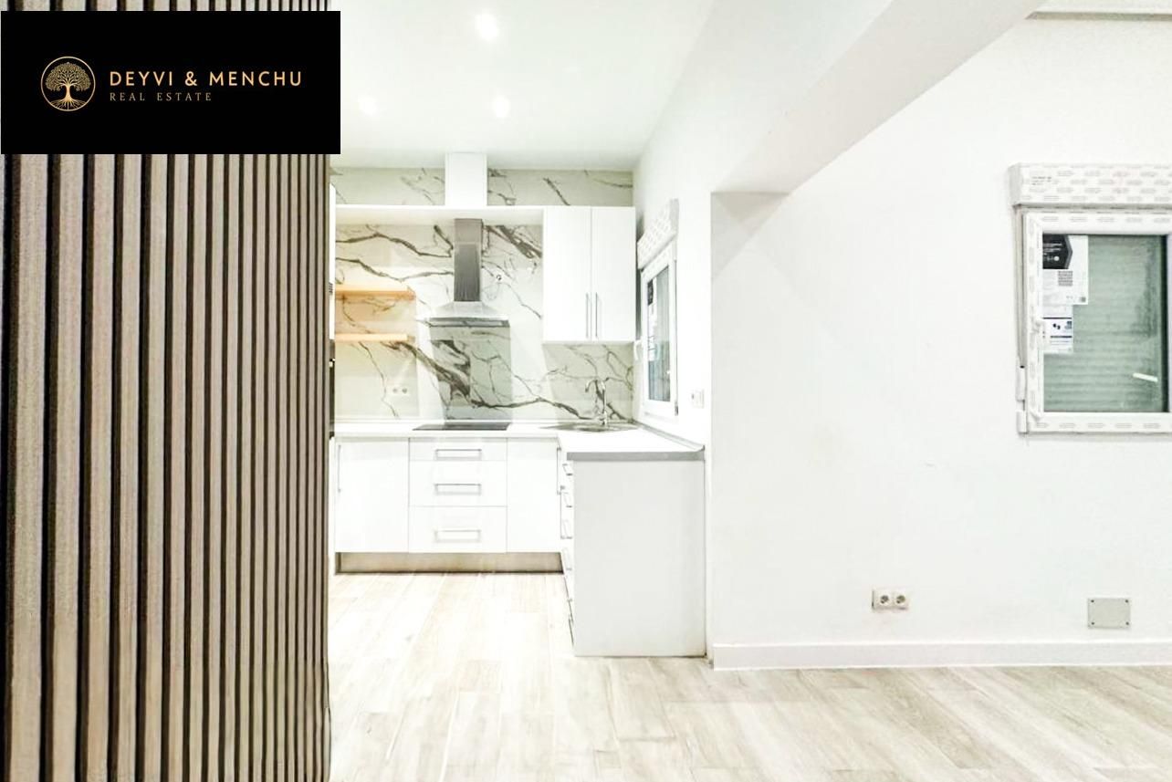 Kitchen of Flat for sale in  Madrid Capital  with Alarm