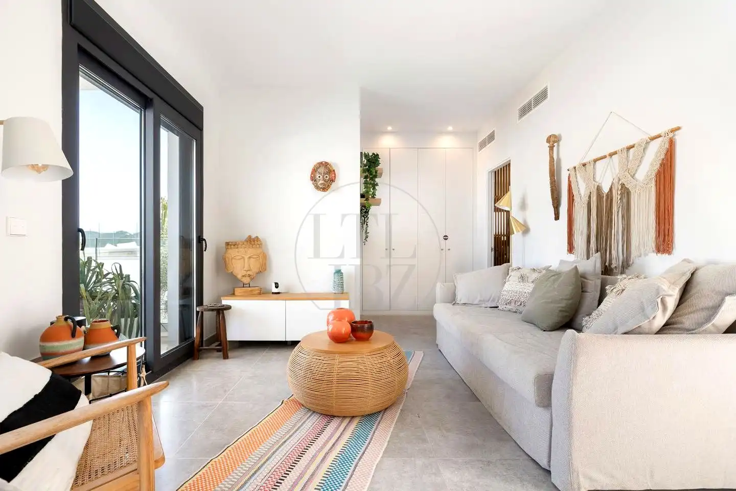 Sala de estar de Apartamento en venta en Sant Josep de sa Talaia con Aire acondicionado, Amueblado y Balcón