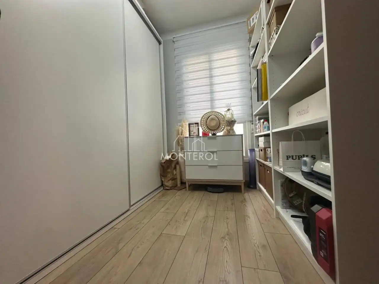 Dormitori de Apartament en venda en Sabadell amb Aire condicionat i Terrassa