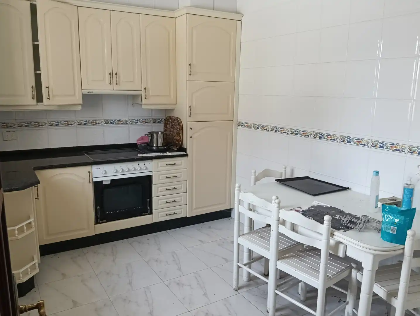 Cuina de Casa adosada en venda en Oza dos Ríos amb Calefacció, Jardí privat i Traster