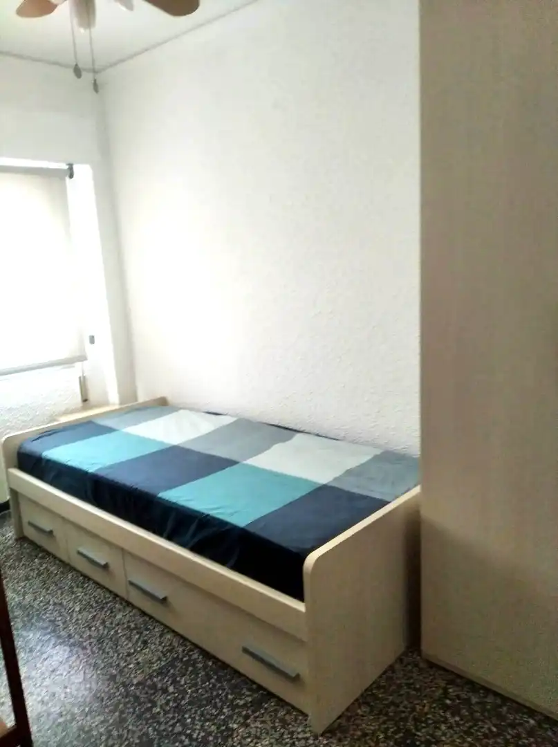 Habitación de Piso de alquiler en Zaragoza con Calefacción, Amueblado y Horno