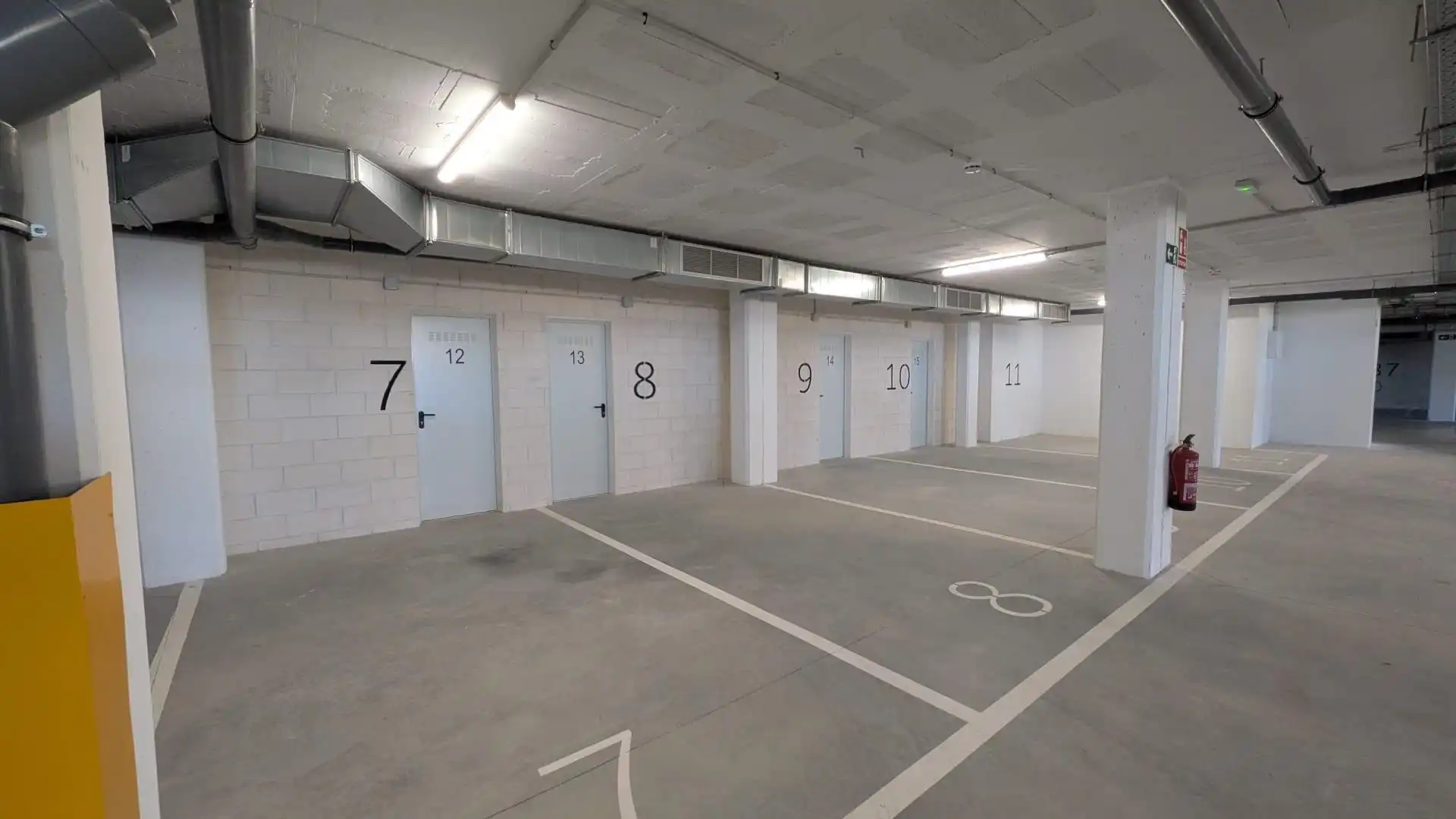 Parking de Ático de alquiler en Fuengirola con Aire acondicionado, Calefacción y Terraza