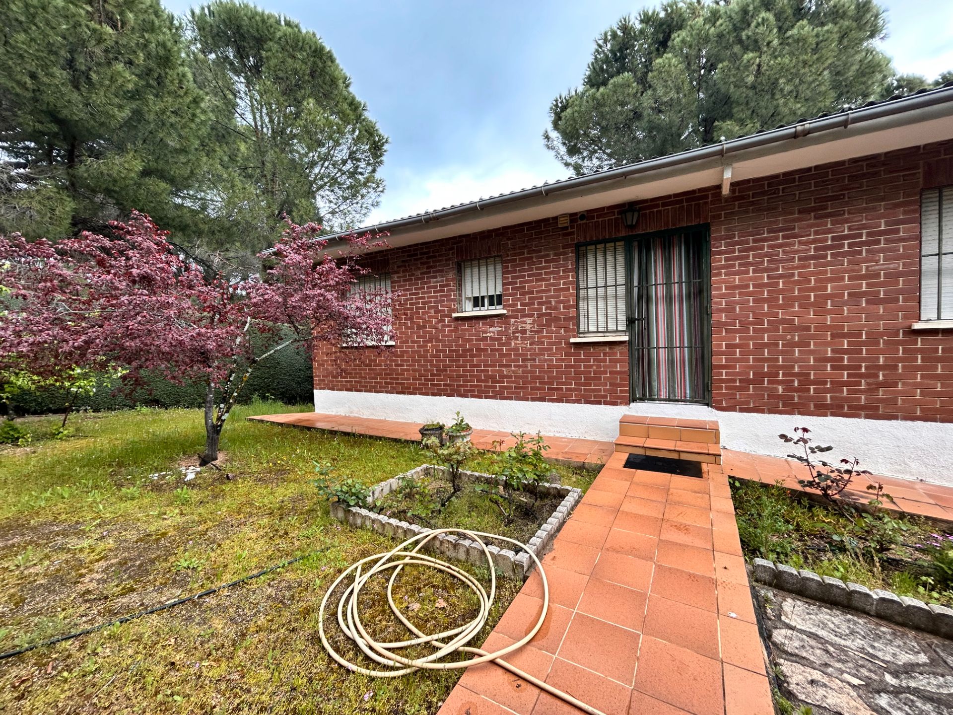Vista exterior de Casa o xalet en venda en San Martín de Valdeiglesias amb Calefacció, Jardí privat i Terrassa