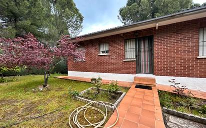 Exterior view of House or chalet for sale in San Martín de Valdeiglesias  with Heating, Private garden and Terrace