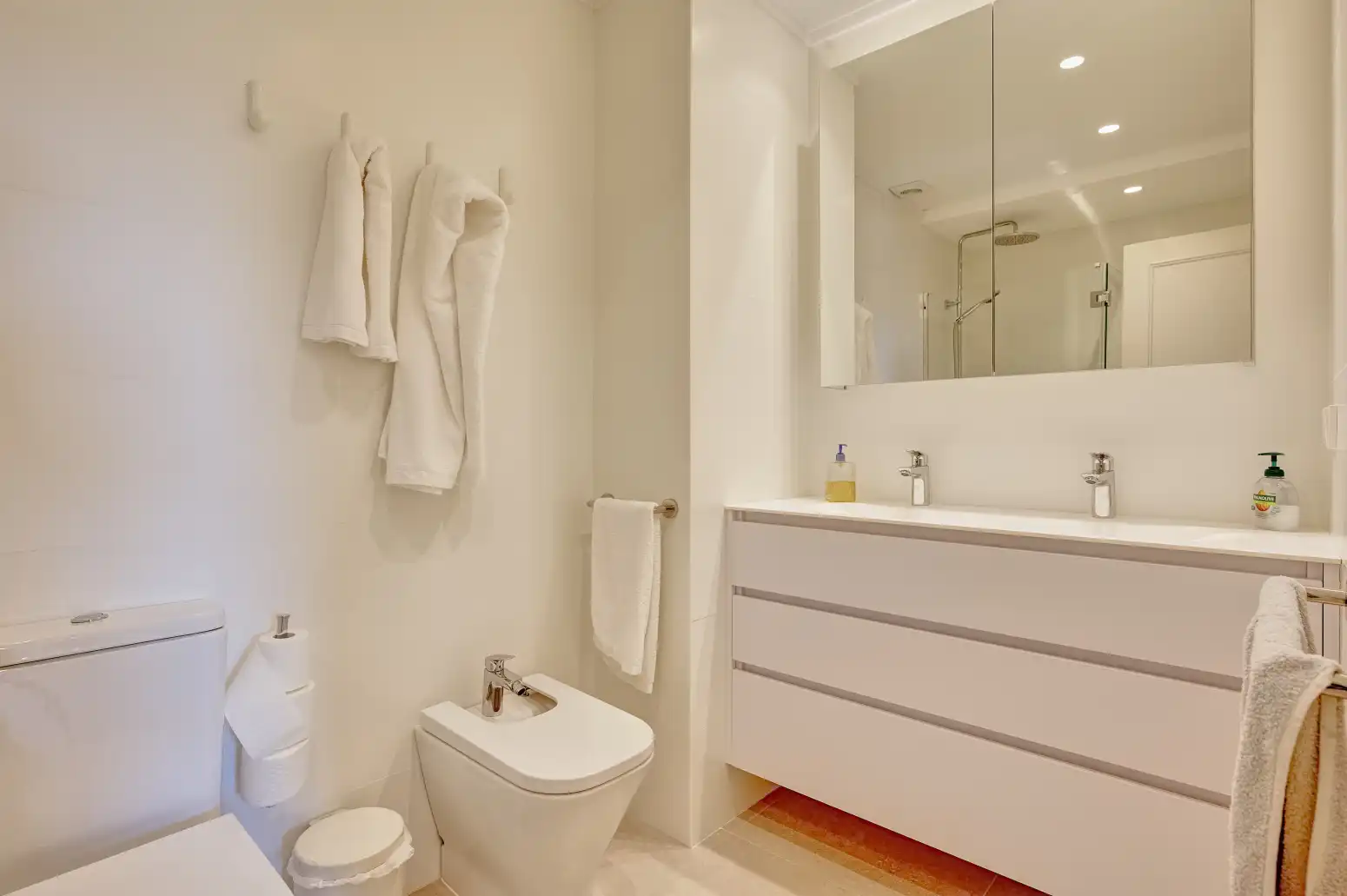Bathroom of Flat for sale in  Pamplona / Iruña  with Heating and Parquet flooring