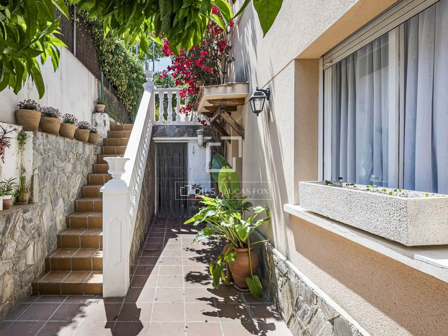 Vista exterior de Casa o xalet en venda en Sant Cugat del Vallès amb Aire condicionat, Calefacció i Jardí privat