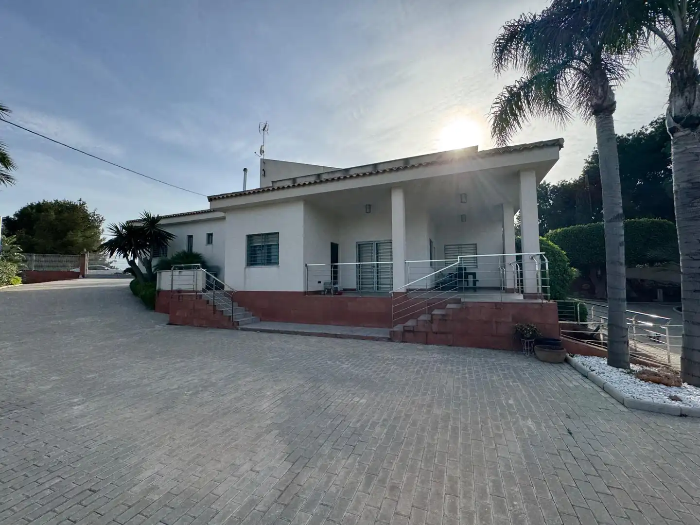Vista exterior de Casa o xalet en venda en Elche / Elx amb Aire condicionat, Calefacció i Jardí privat