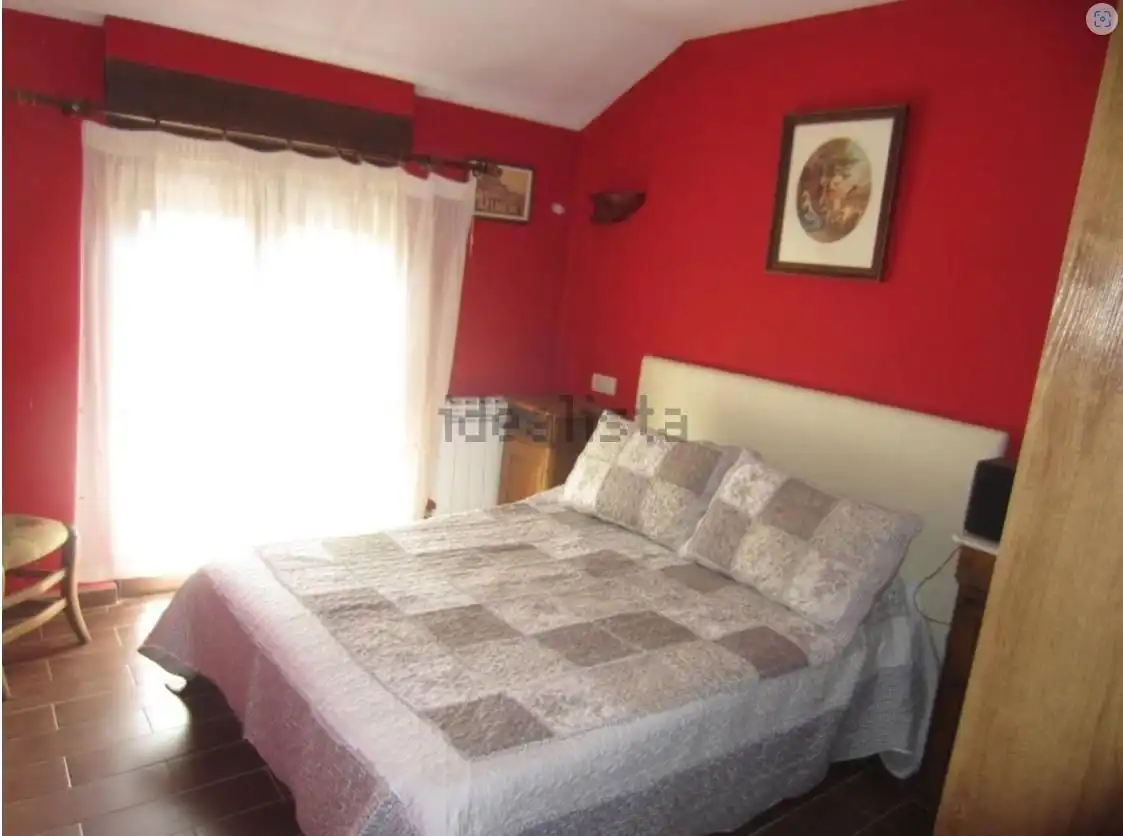Dormitori de Casa o xalet en venda en El Cabaco  amb Calefacció, Terrassa i Moblat