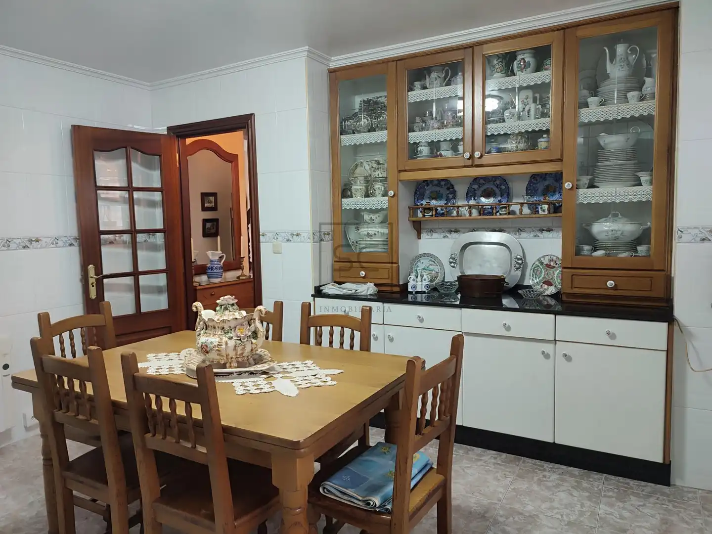 Küche von Einfamilien-Reihenhaus zum Verkauf in Ares mit Terrasse, Abstellraum und Möbliert