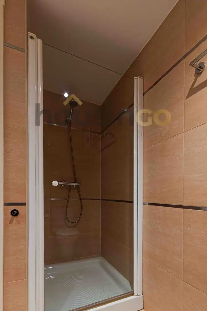 Badezimmer von Wohnung zur Miete in Madrid mit Klimaanlage, Heizung und Parkett