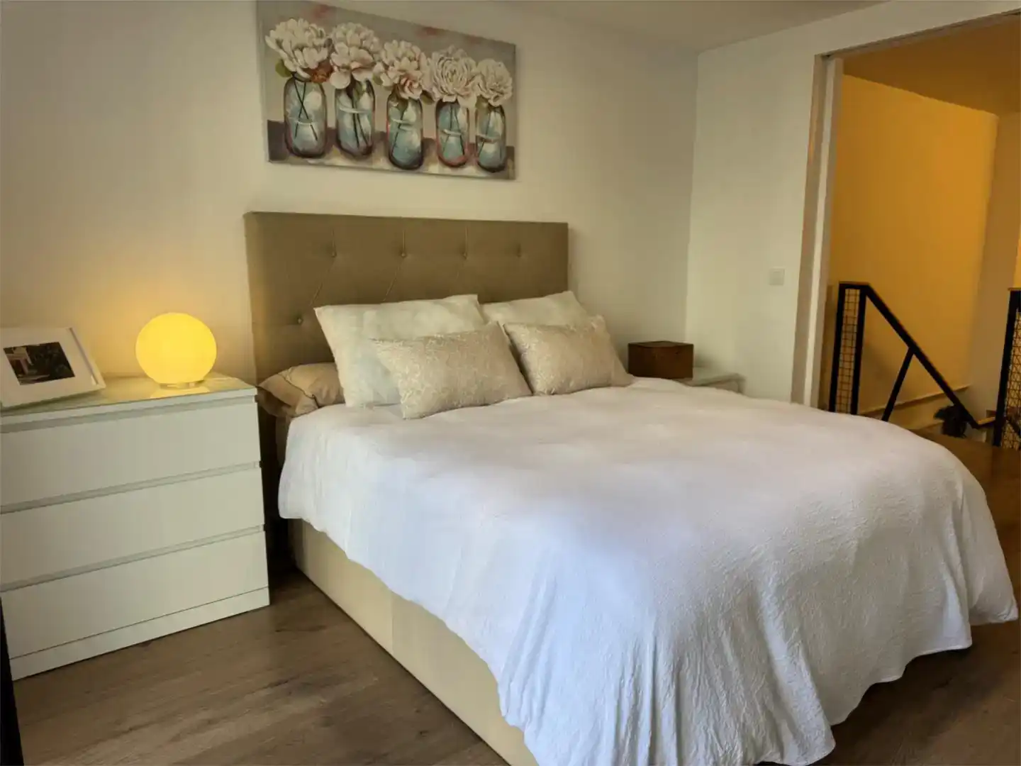 Bedroom of Flat for rent in Vigo   with Parquet flooring, Storage room and Furnished