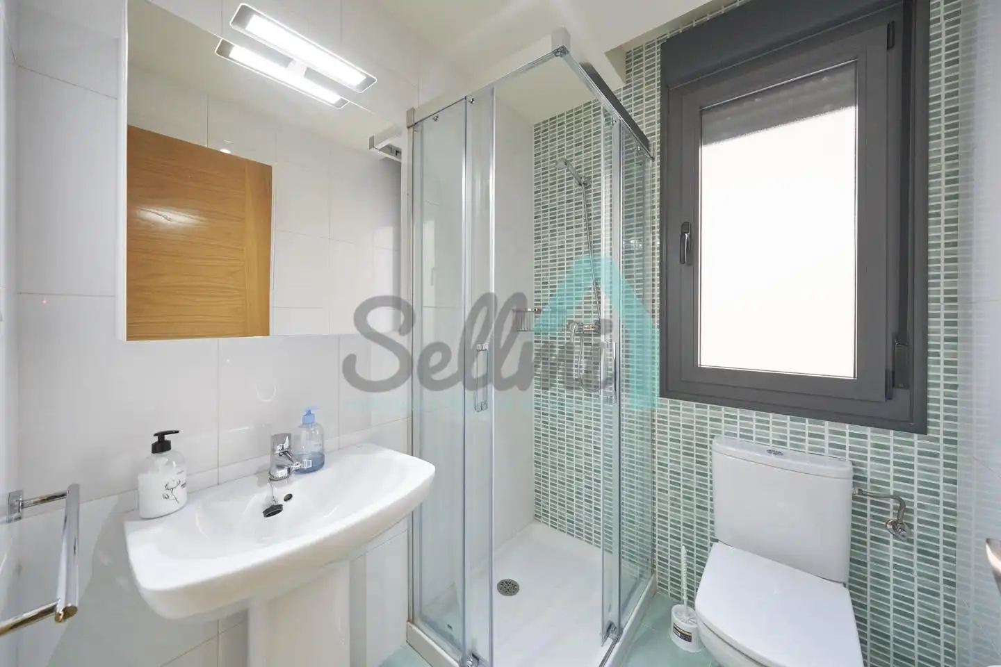 Bathroom of Flat for rent in Oviedo   with Heating and Furnished