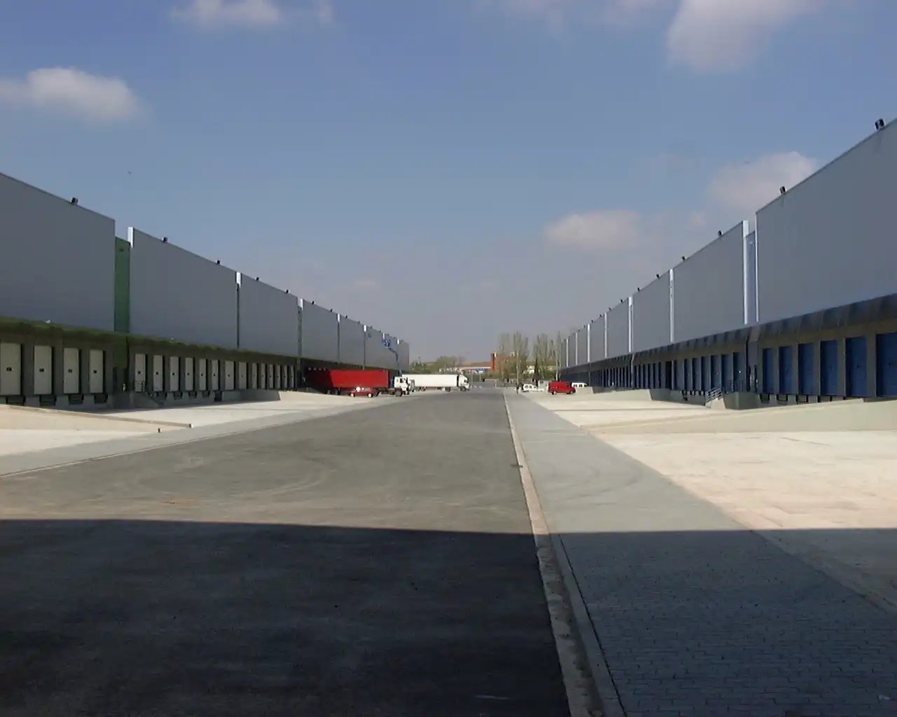 Nau industrial amb ascensor de lloguer a Carrer E 35