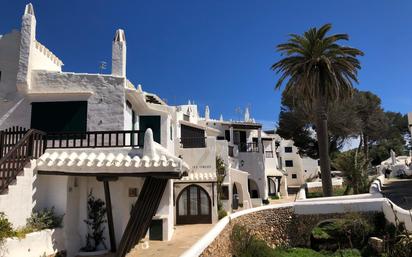 Vista exterior de Apartament en venda en Sant Lluís amb Jardí privat