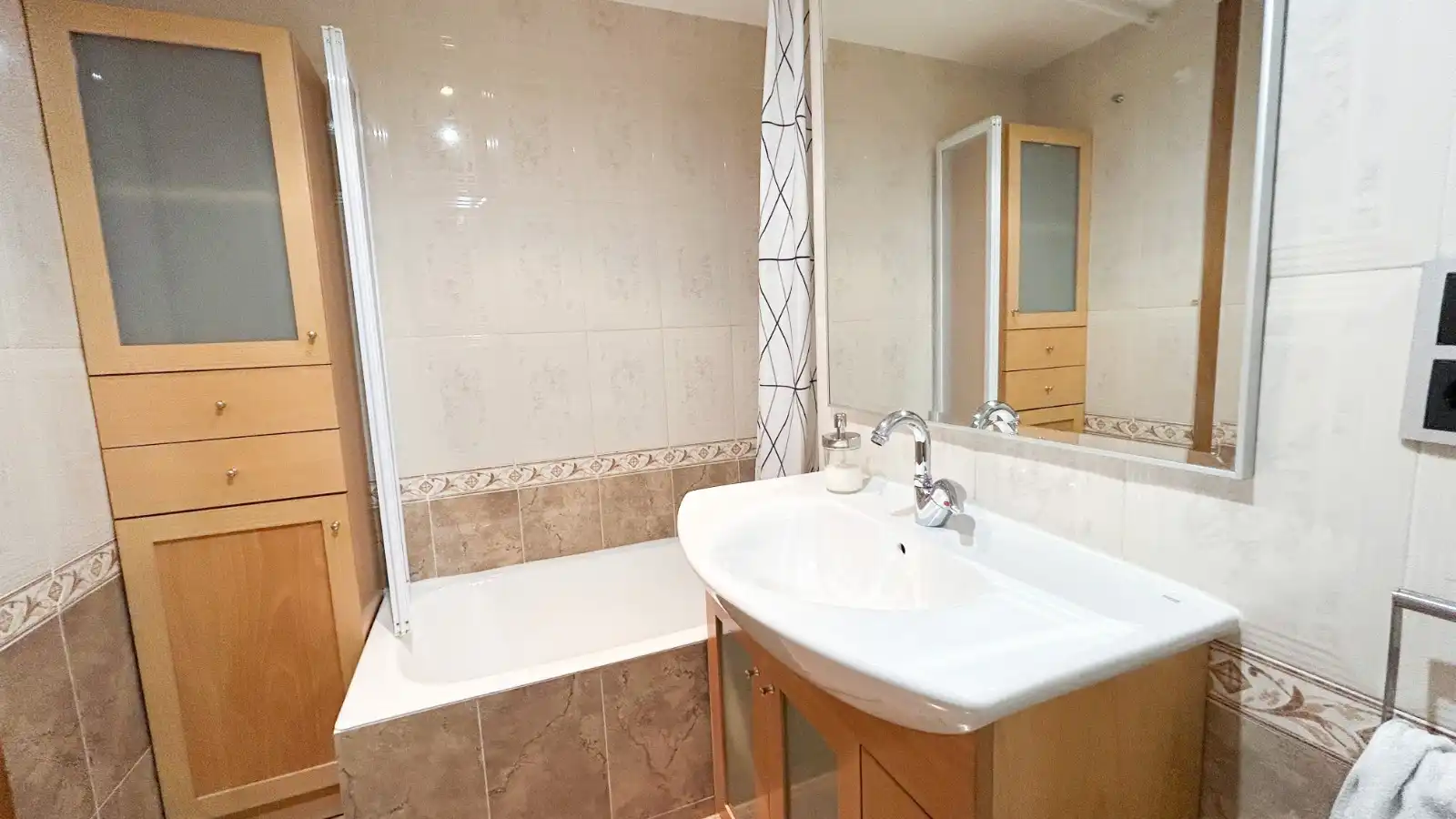 Baño de Piso de alquiler en Zaragoza con Calefacción, Parquet y Amueblado