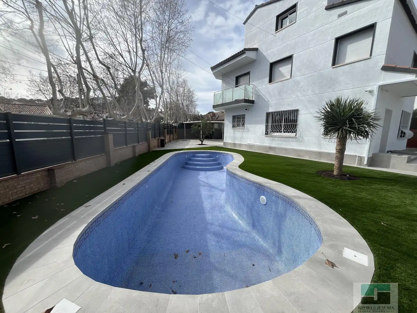 Swimming pool of Houses for rent in Castelldefels  with Air Conditioner, Heating and Parquet flooring