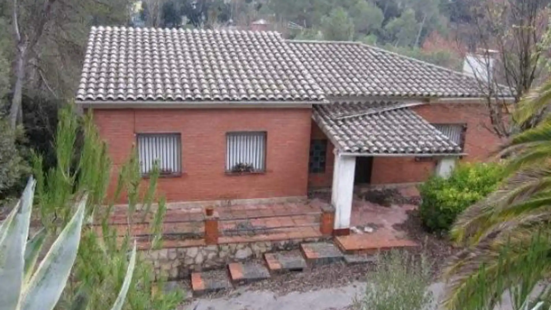 Außenansicht von Haus oder Chalet zum Verkauf in Torrelles de Llobregat mit Schwimmbad