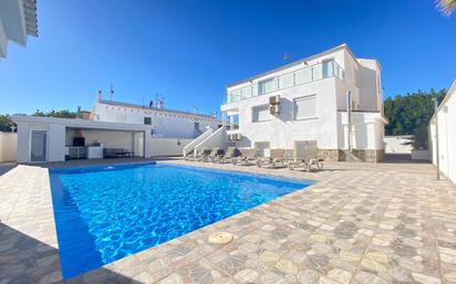 Swimming pool of House or chalet for sale in Torrevieja  with Air Conditioner, Heating and Private garden