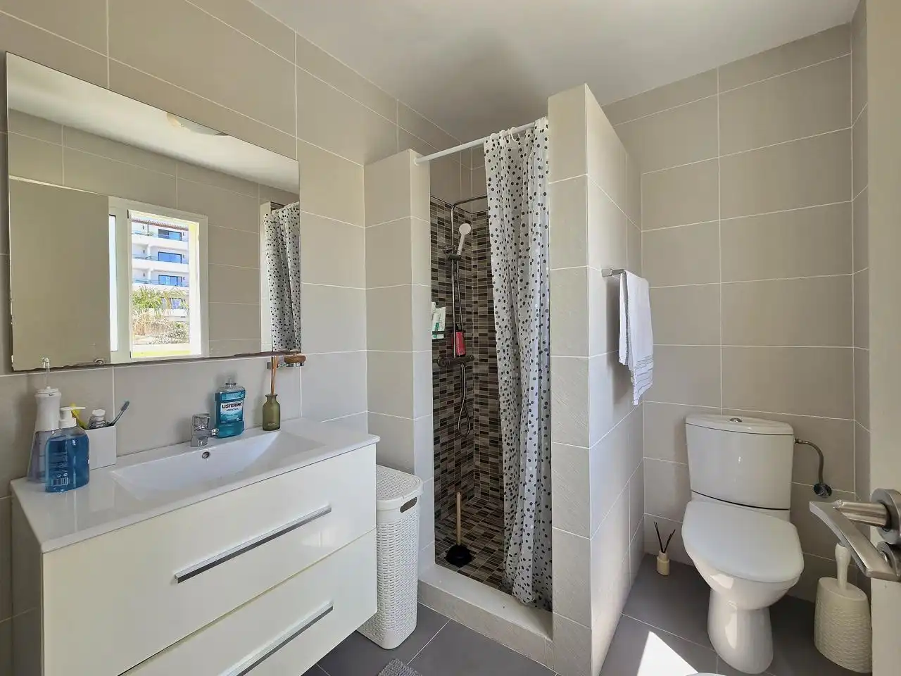 Baño de Dúplex de alquiler en Adeje con Aire acondicionado, Terraza y Amueblado