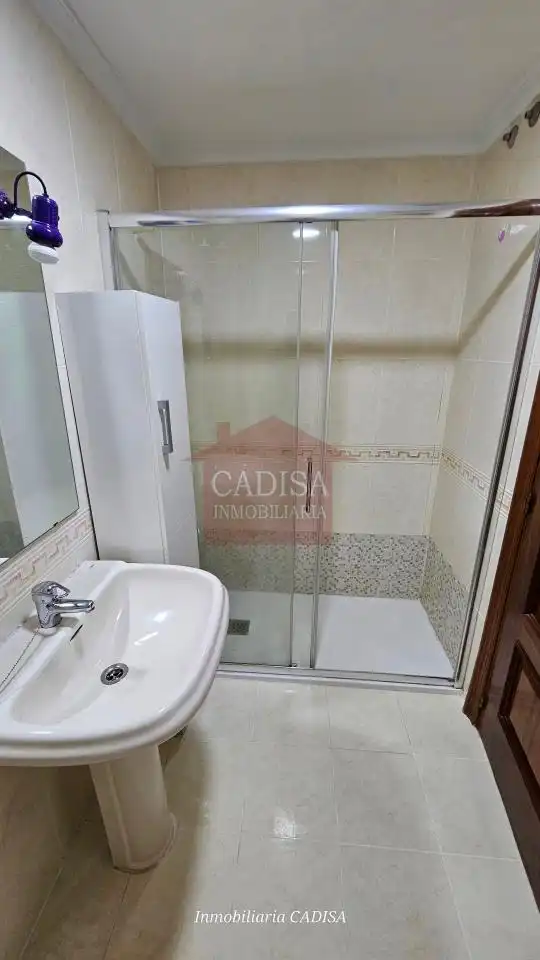 Baño de Apartamento en venta en Salamanca con Calefacción, Piscina y Amueblado