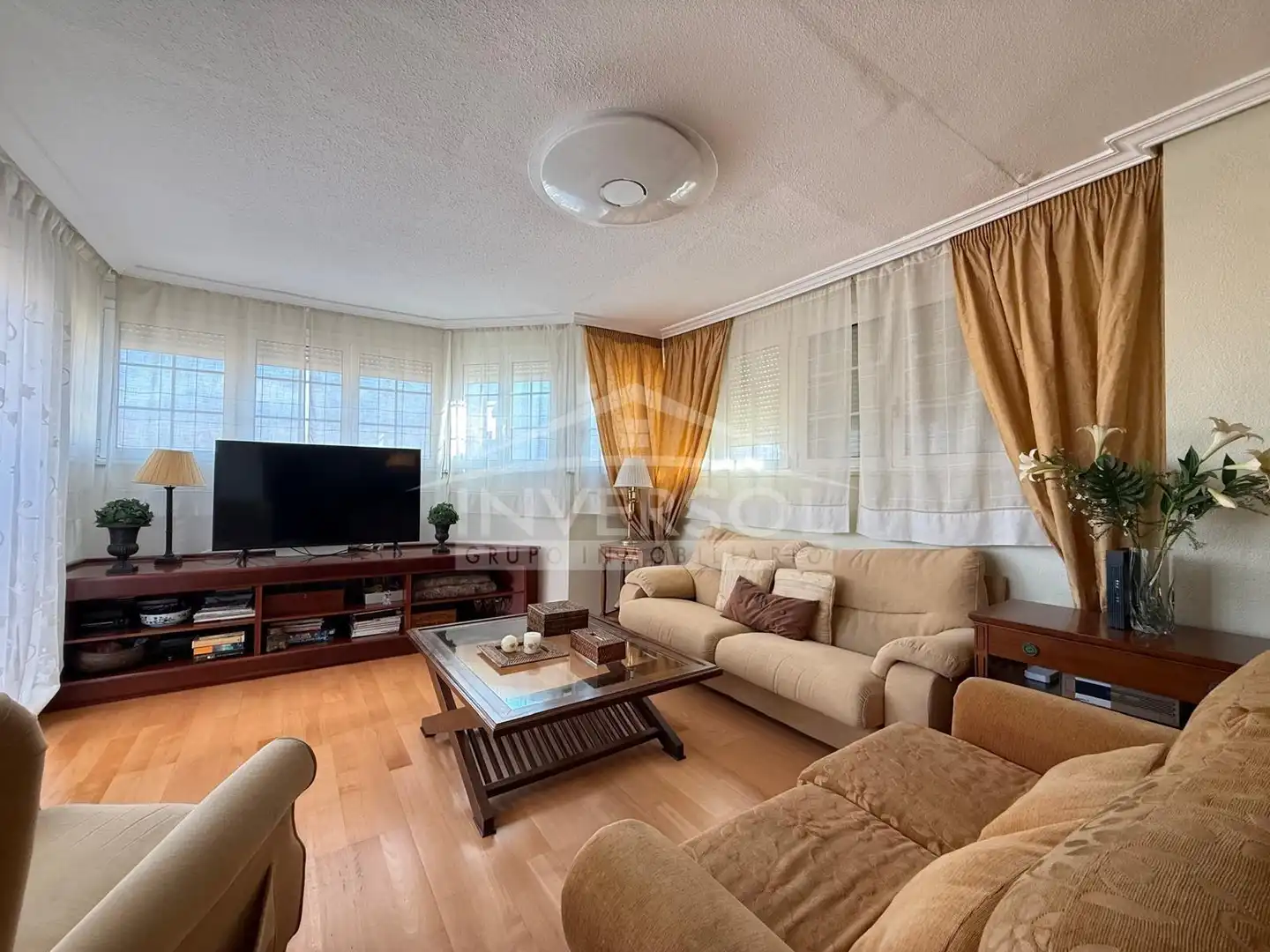 Sala de estar de Ático en venta en El Ejido con Aire acondicionado, Calefacción y Parquet