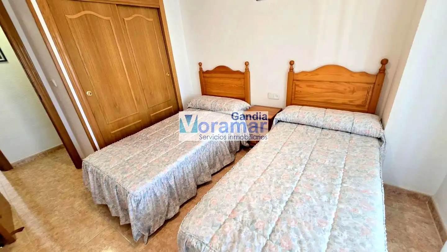 Habitación de Apartamento de alquiler en Gandia con Aire acondicionado, Calefacción y Piscina comunitaria