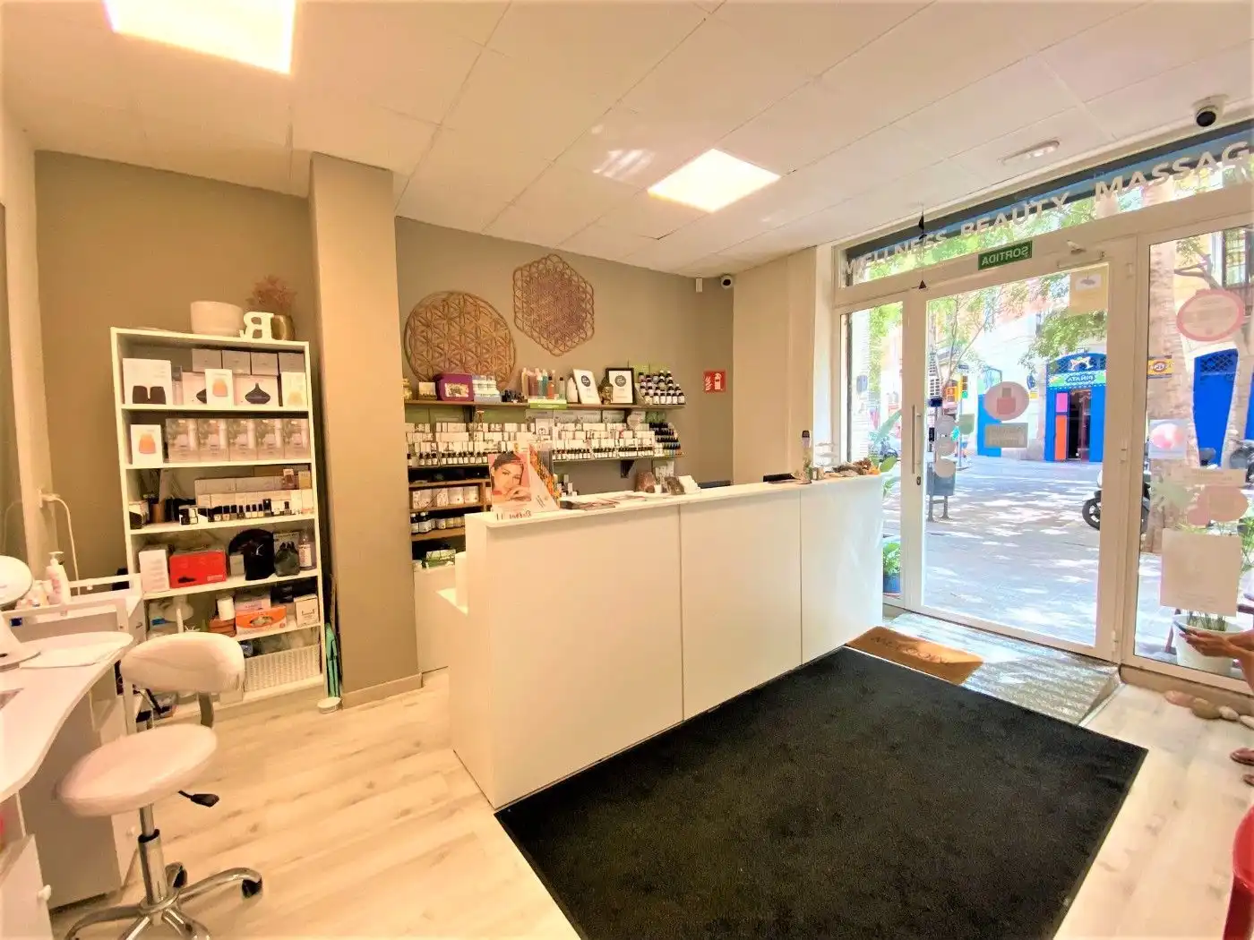 Business premises for transfer in Eixample, imagen 27