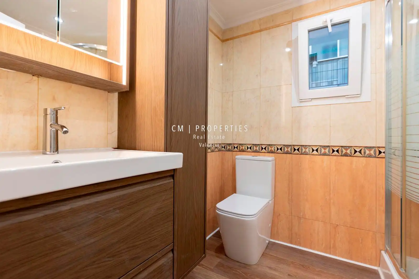 Baño de Piso en venta en Valencia con Aire acondicionado, Calefacción y Parquet