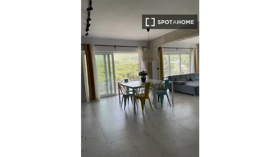 Exterior view of Flat for rent in Gilet  with Air Conditioner, Heating and Furnished