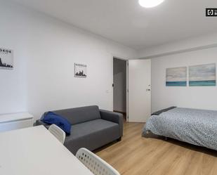 Bedroom of Flat to share in  Valencia Capital  with Air Conditioner and Terrace