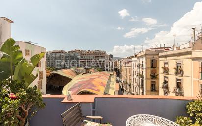 Exterior view of Attic for sale in  Barcelona Capital  with Air Conditioner, Terrace and Balcony