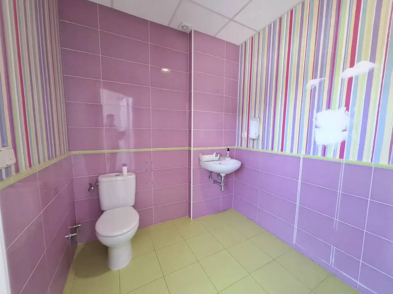 Baño de Local de alquiler en Arroyomolinos (Madrid) con Alarma