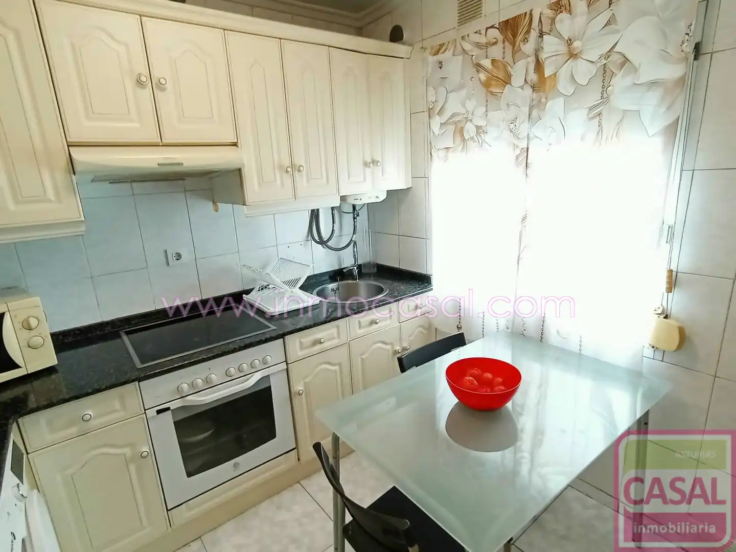 Cocina de Piso en venta en Avilés con Calefacción y Amueblado