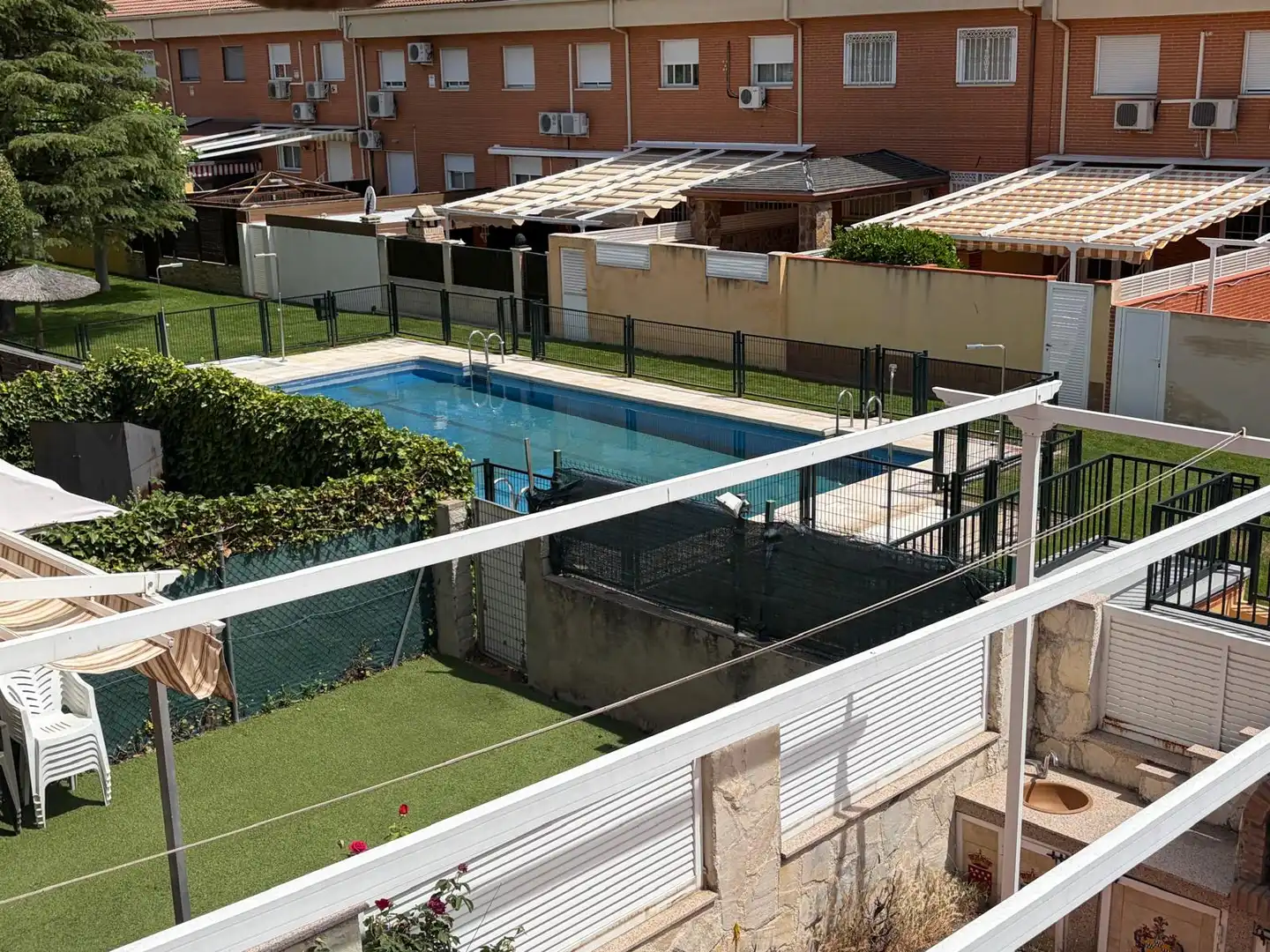 Piscina de Casa o xalet en venda en Parla amb Calefacció, Terrassa i Jacuzzi