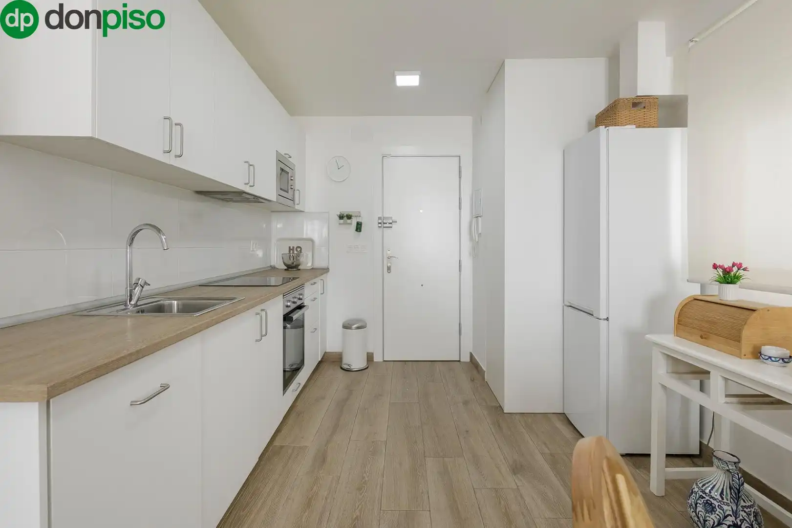 Küche von Dachboden zum Verkauf in Granada mit Terrasse und Balkon