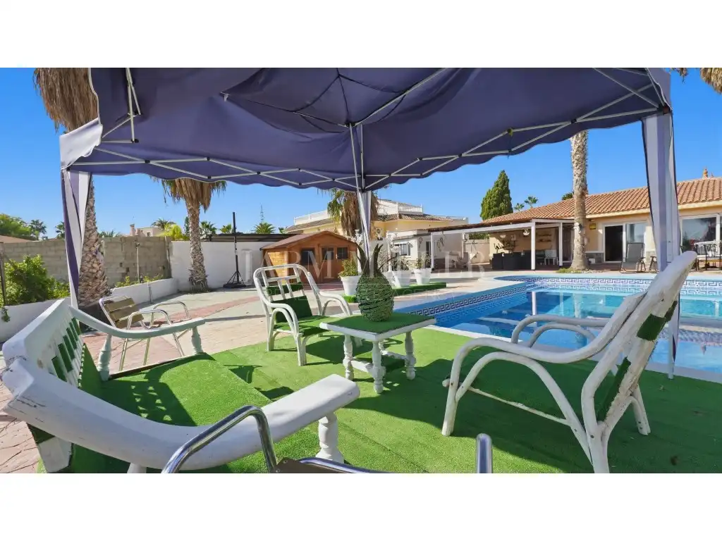 Swimming pool of Houses for sale in La Huerta  
