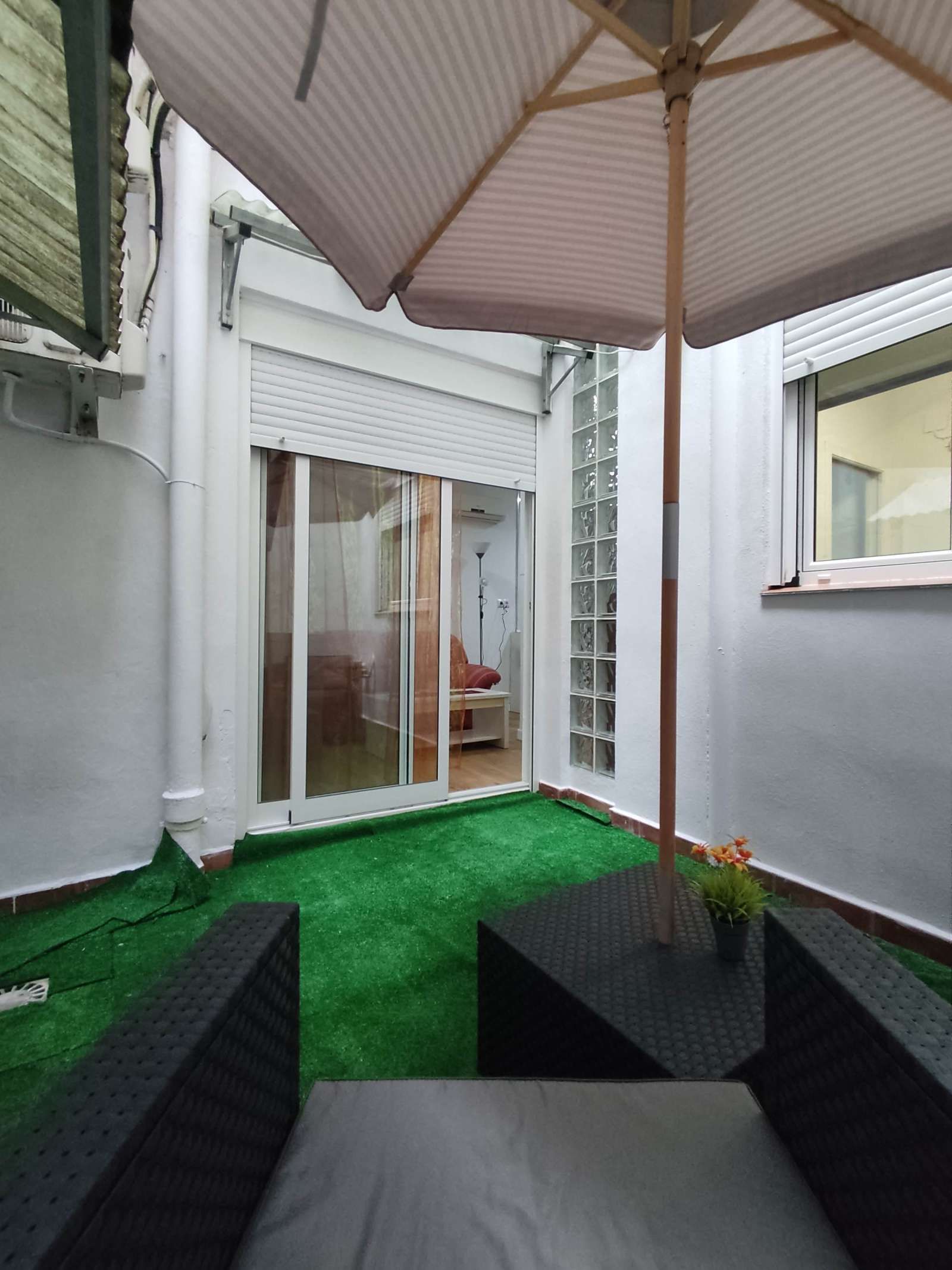 Terraza de Estudio para compartir en  Valencia Capital con Aire acondicionado y Terraza