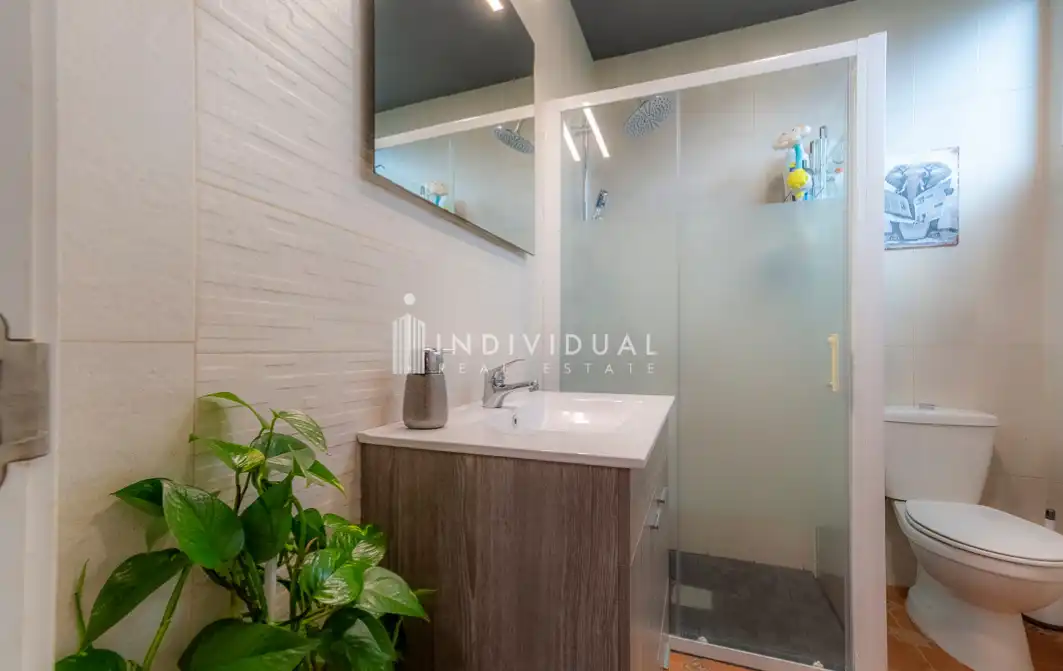 Bany de Casa o xalet en venda en Santa Eulàlia de Ronçana amb Aire condicionat, Jardí privat i Parquet