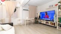 Living room of Flat for sale in  Madrid Capital