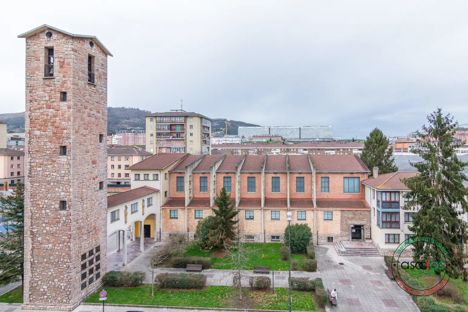 Vista exterior de Pis en venda en Oviedo  amb Calefacció i Terrassa
