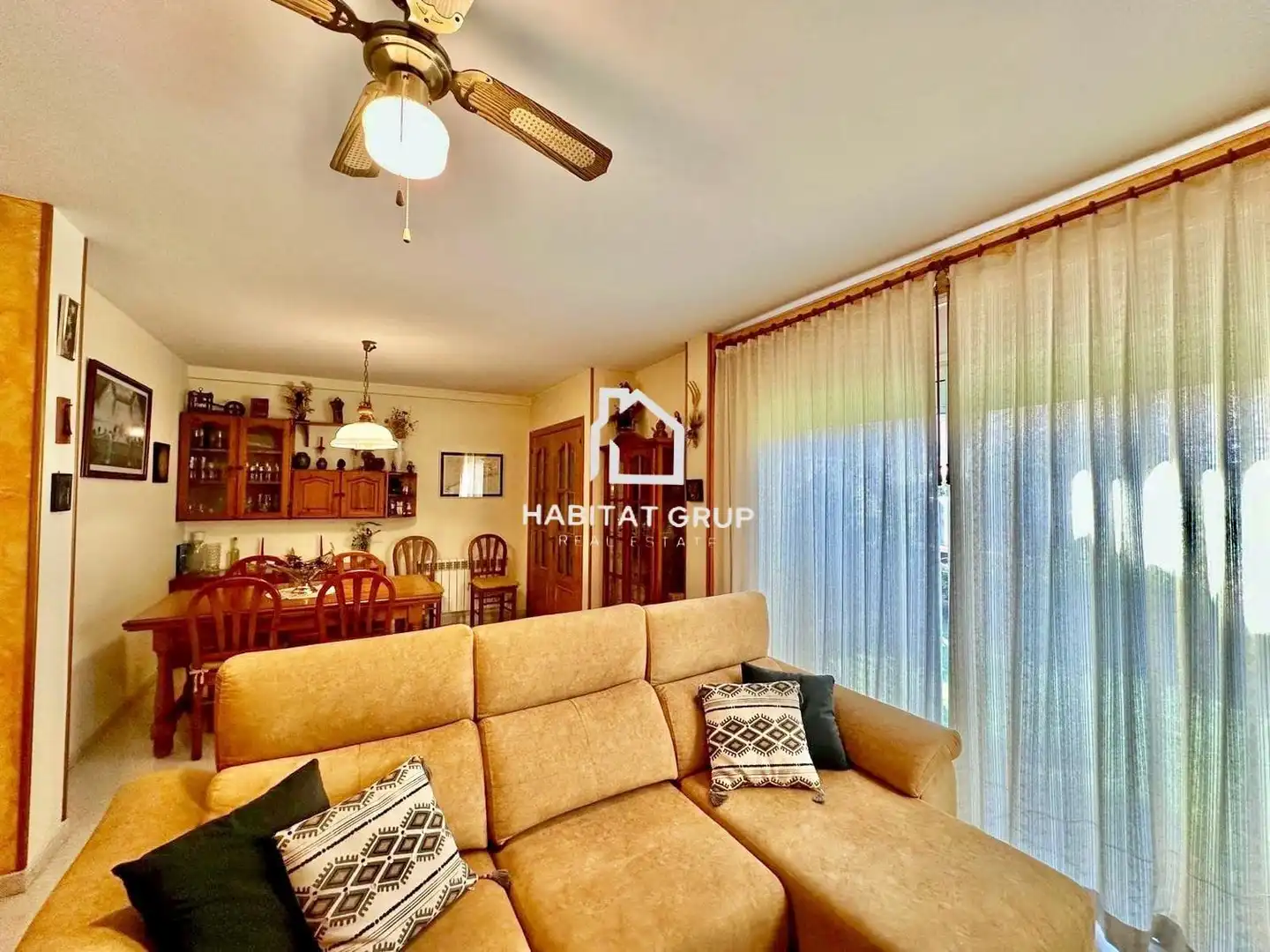 Sala d'estar de Casa adosada en venda en Lloret de Mar amb Aire condicionat, Calefacció i Jardí privat