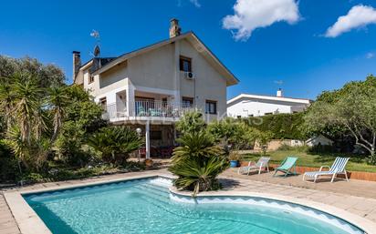 Exterior view of House or chalet for sale in Castellar del Vallès  with Air Conditioner, Heating and Private garden