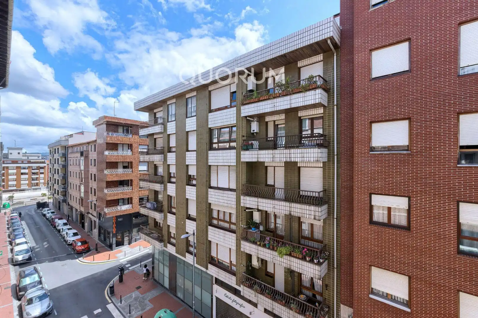 Vista exterior de Pis en venda en Barakaldo  amb Calefacció, Jardí privat i Moblat