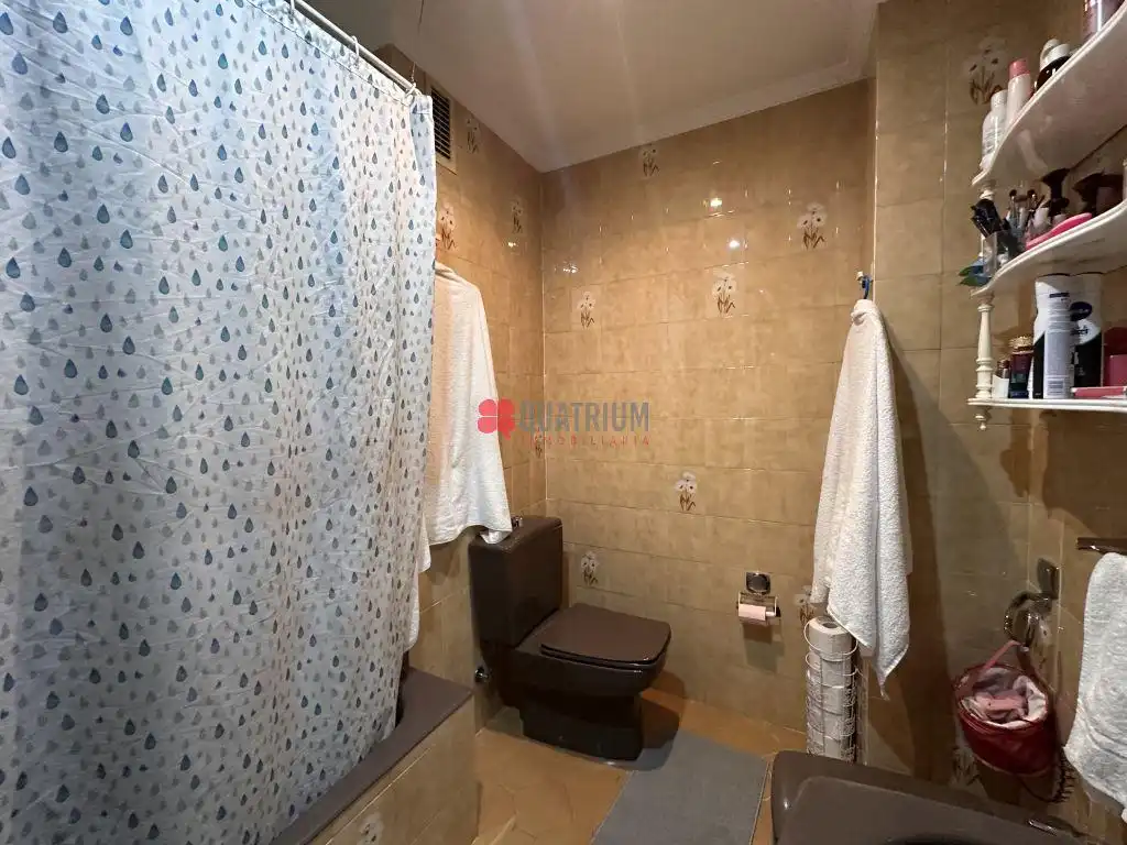 Habitación de Piso en venta en Ourense Capital  con Calefacción, Trastero y Balcón
