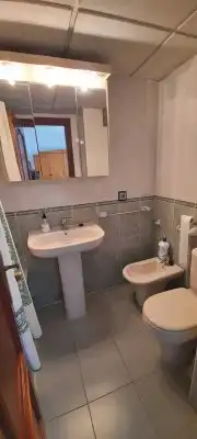 Bany de Apartament de lloguer en Córdoba amb Aire condicionat, Calefacció i Traster