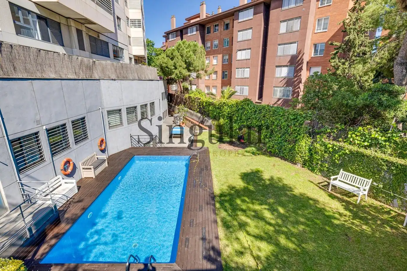 Schwimmbecken von Dachboden zum Verkauf in Barcelona mit Klimaanlage, Heizung und Parkett