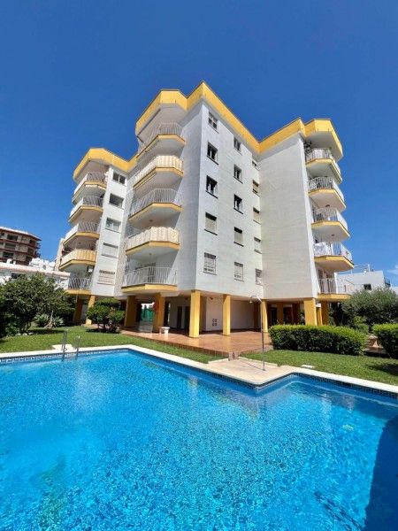 Vista exterior de Pis en venda en Torremolinos amb Aire condicionat, Terrassa i Piscina
